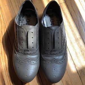 Gray close shoes